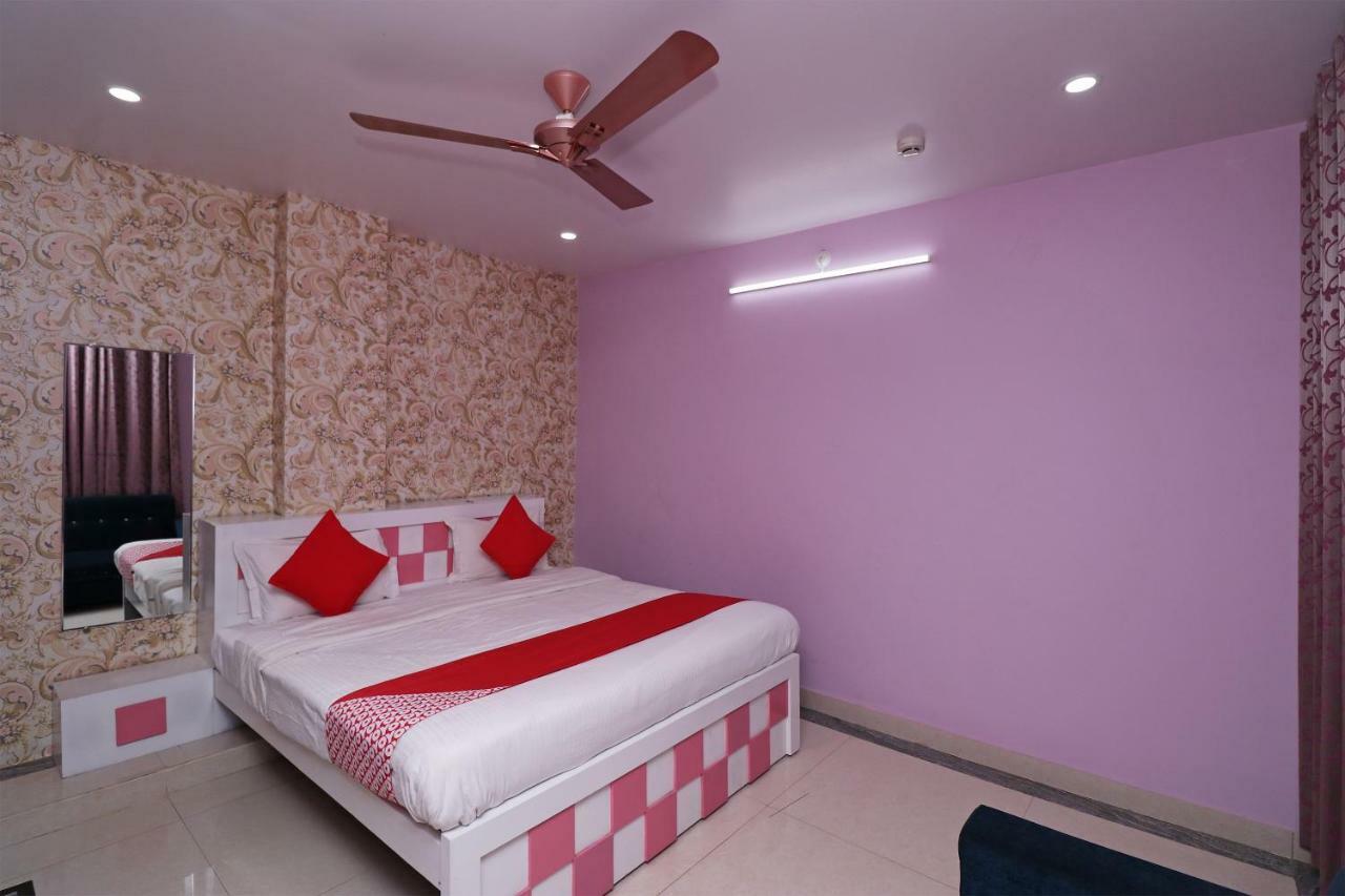 Oyo 35852 The Majestic And Banquet Hotel