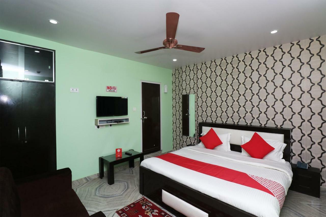 Oyo 35852 The Majestic And Banquet 3*