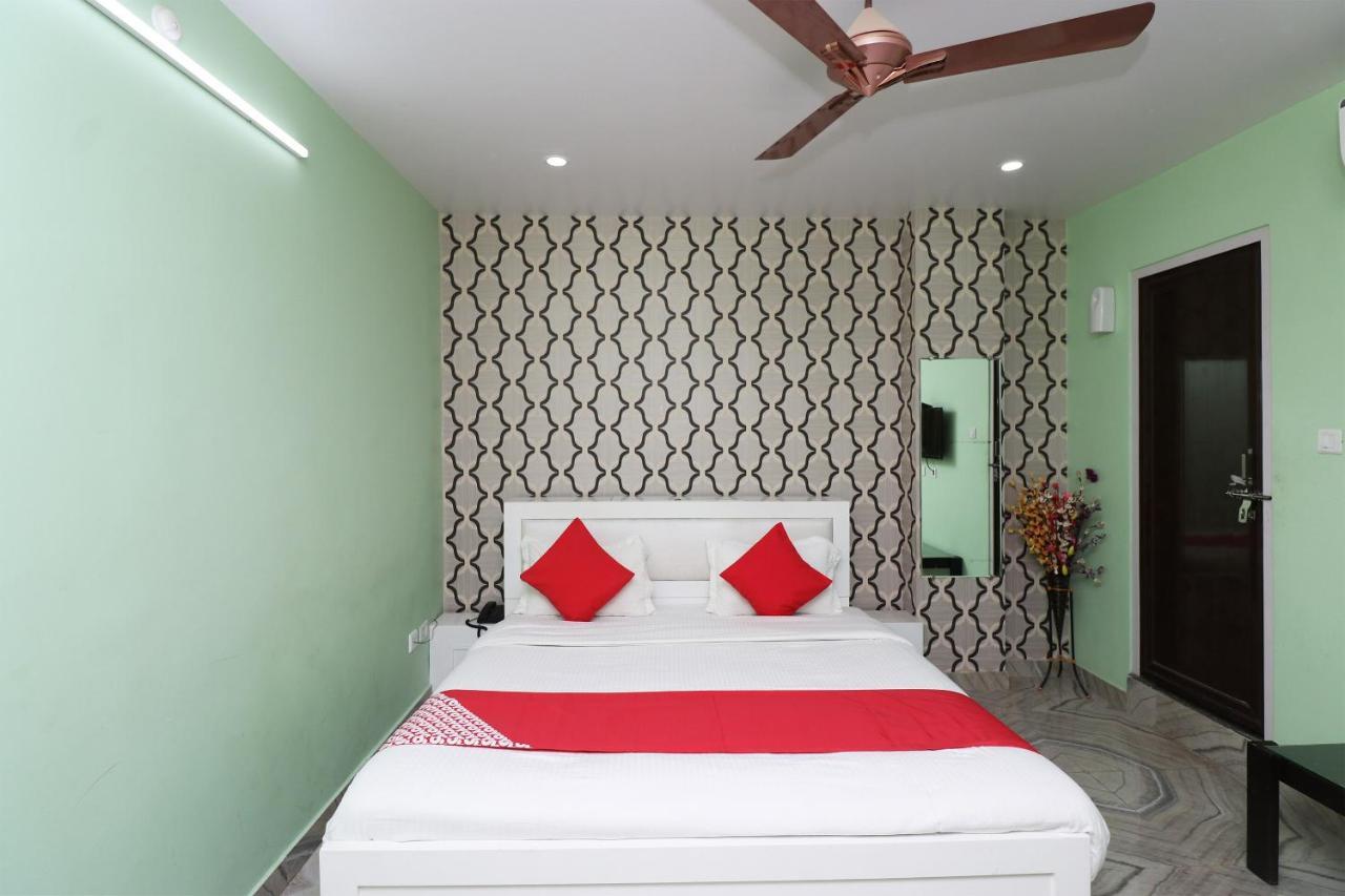 Oyo 35852 The Majestic And Banquet Hotel