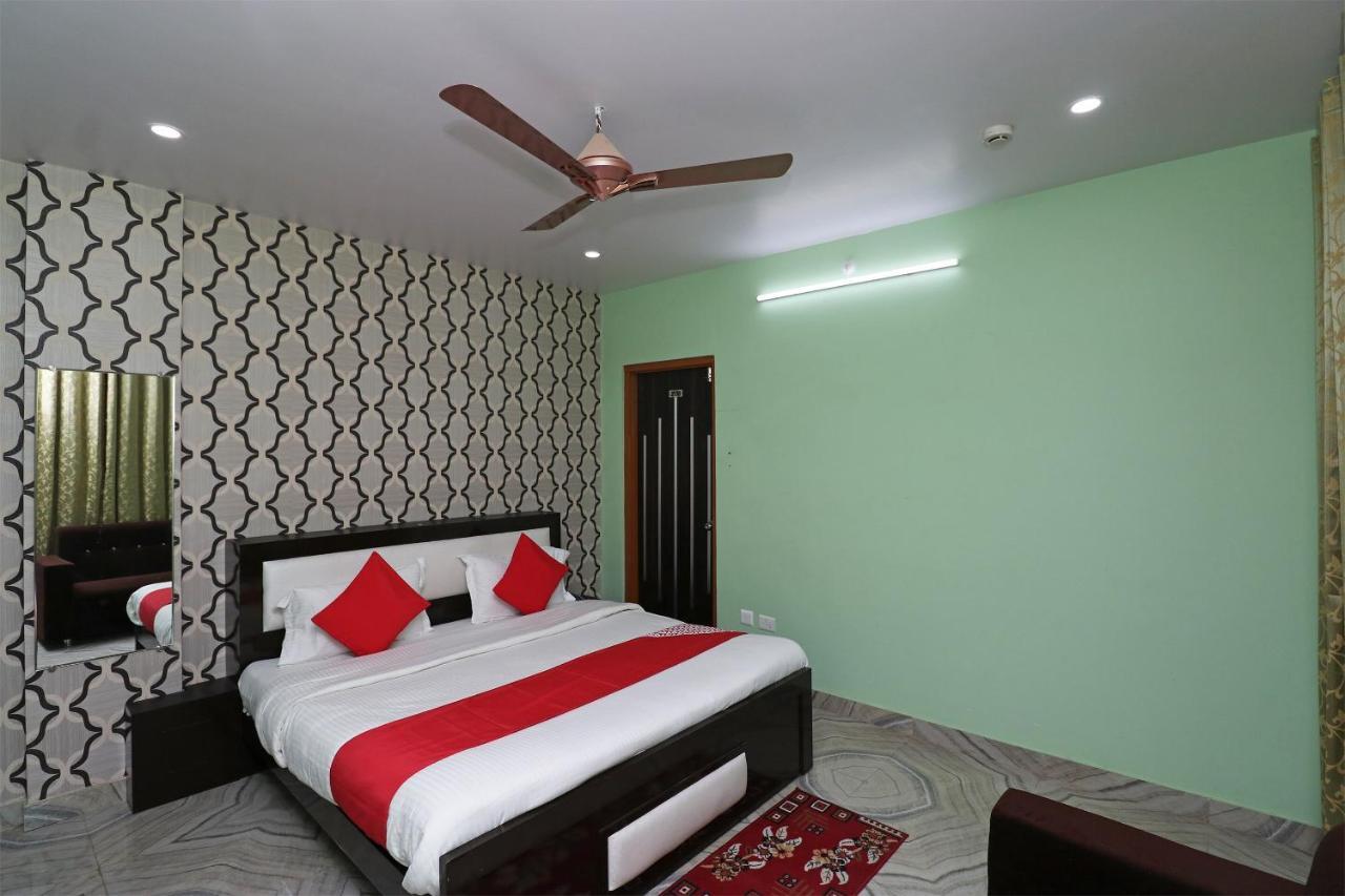 Hotel Oyo 35852 The Majestic And Banquet Lucknow