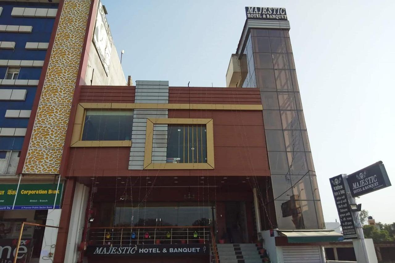 Hotel Oyo 35852 The Majestic And Banquet 3*